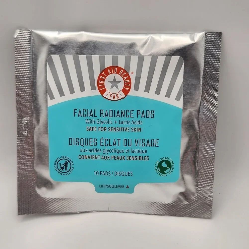 First Aid Beauty Facial Radiance Pads with Glycolic and Lactic Acid 10 Pads